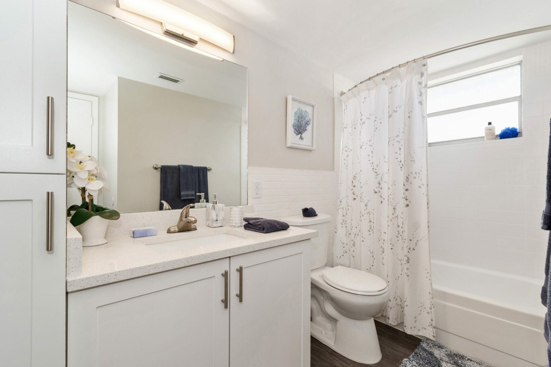 Aventura Oaks bathroom with shower and tub