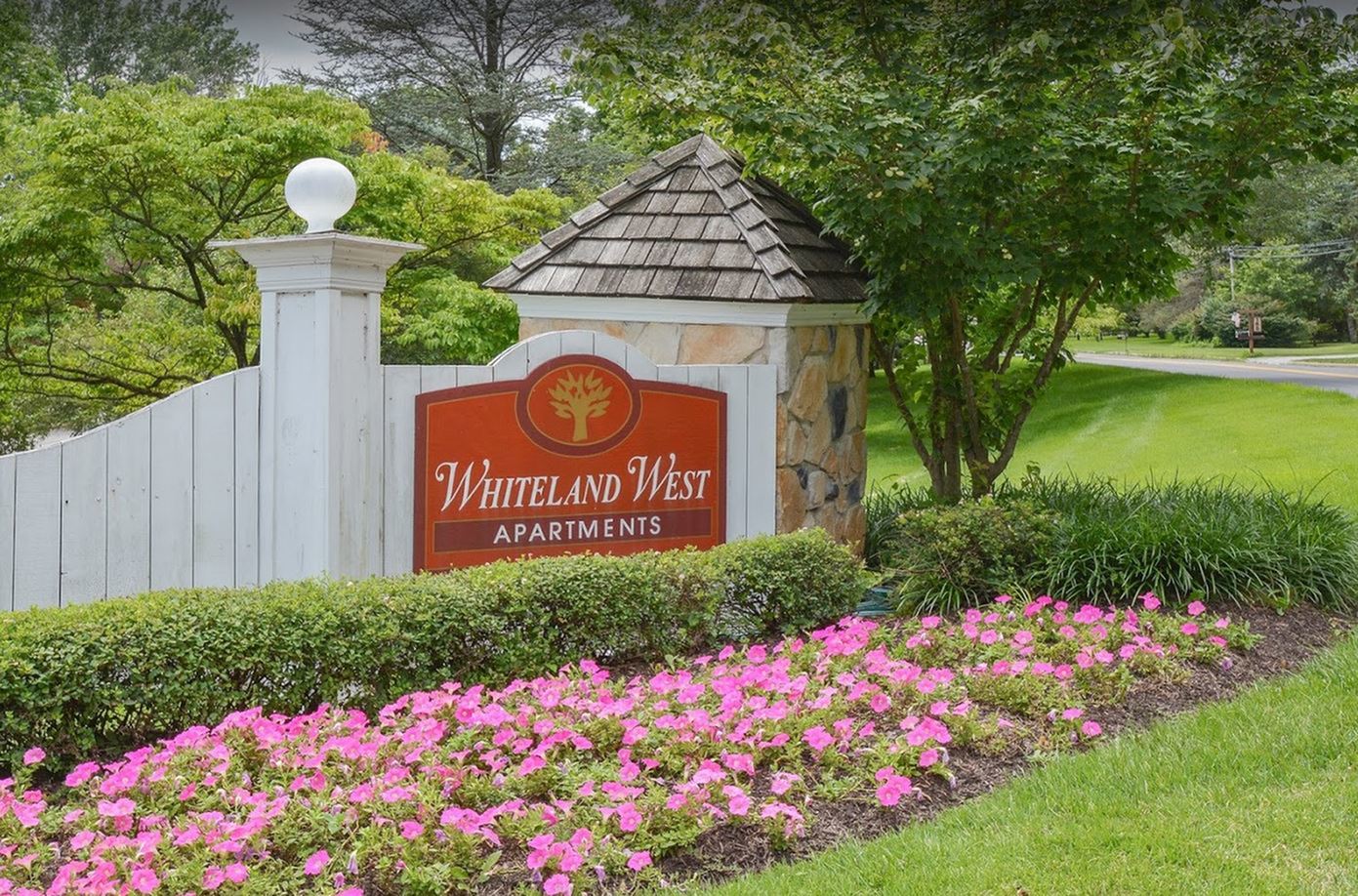 Entry sign to Whiteland West Apartments
