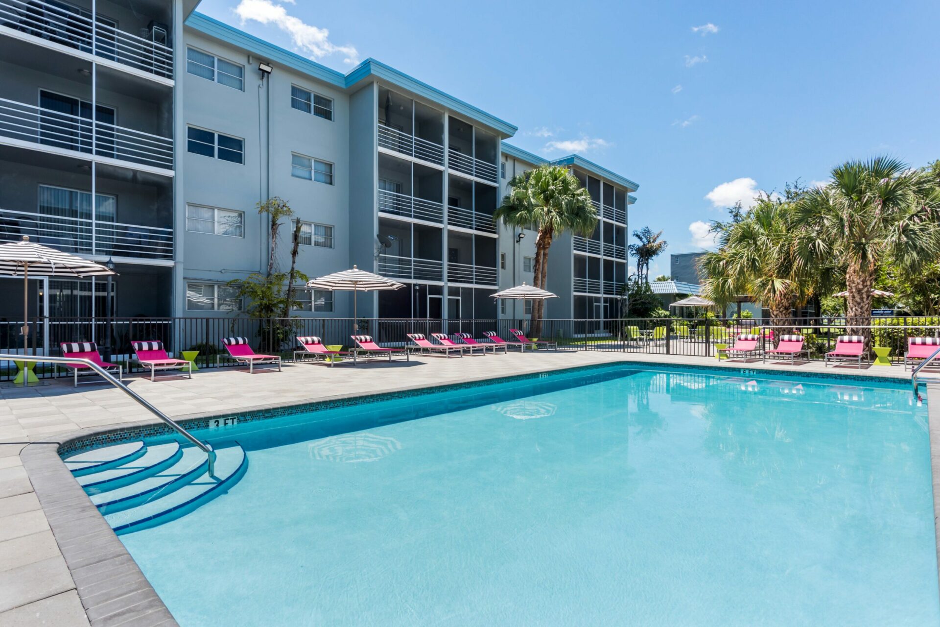 Large dazzling pool at Aventure Oaks Apartments