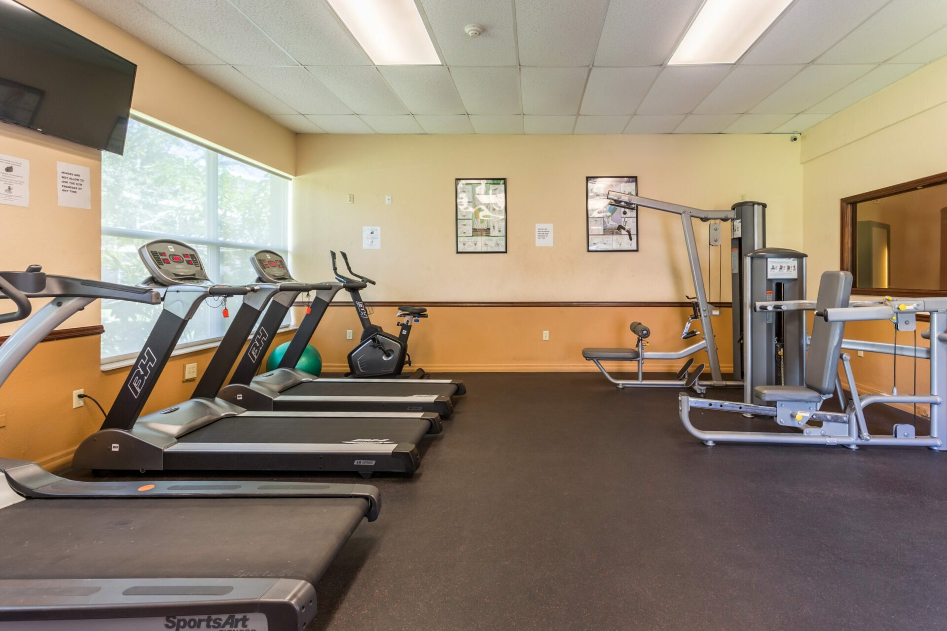 Aventura Oaks exercise equipment in fitness center