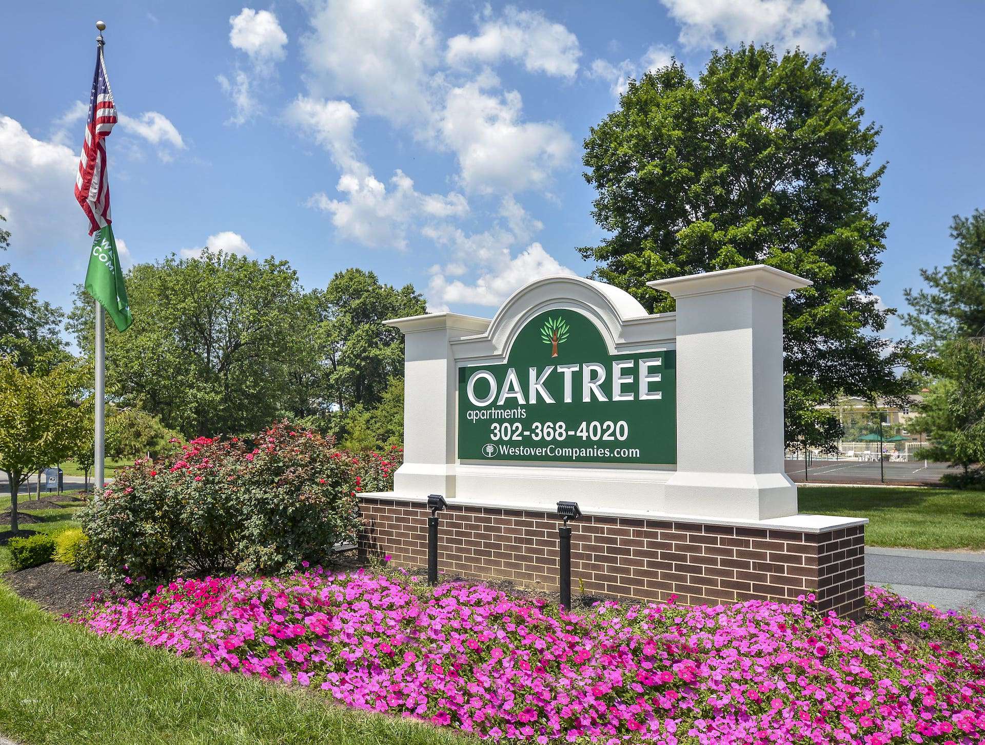 Oak Tree apartments welcome sign, fitted in a beautiful garden