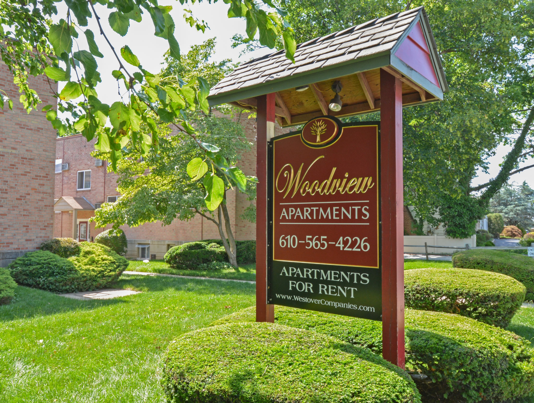 Woodview Apartments welcome sign