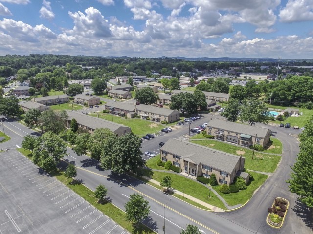Birds-eye view of Woodland Plaza Apartments with surrounding roads