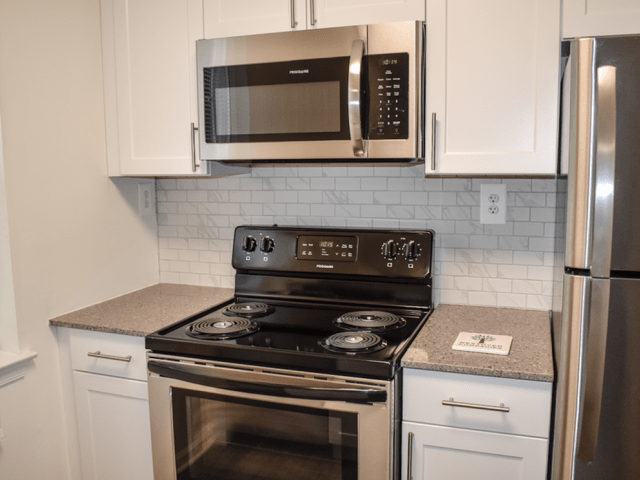 Willow Ridge Village Apartments kitchen with stainless steel appliances