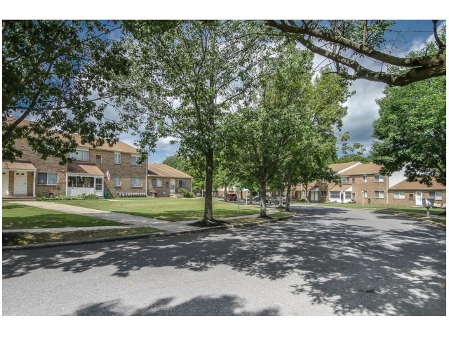 Indian Run apartment community with sidewalks, large trees, and landscaped yards.
