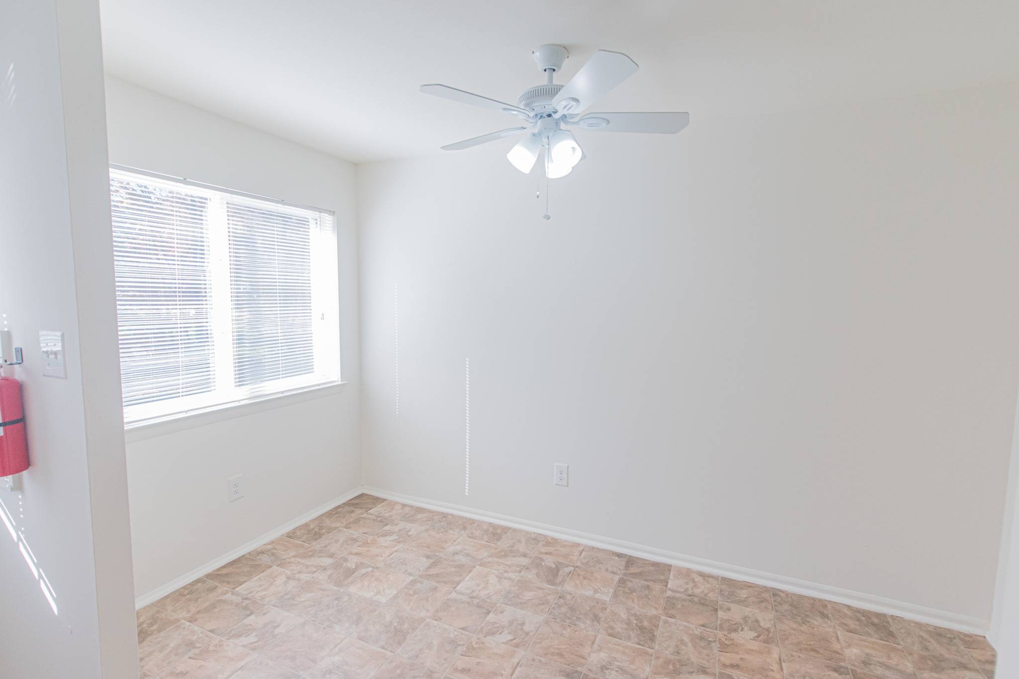 Rolling Glen Glen apartment tiled dining area with windows an a ceiling fan
