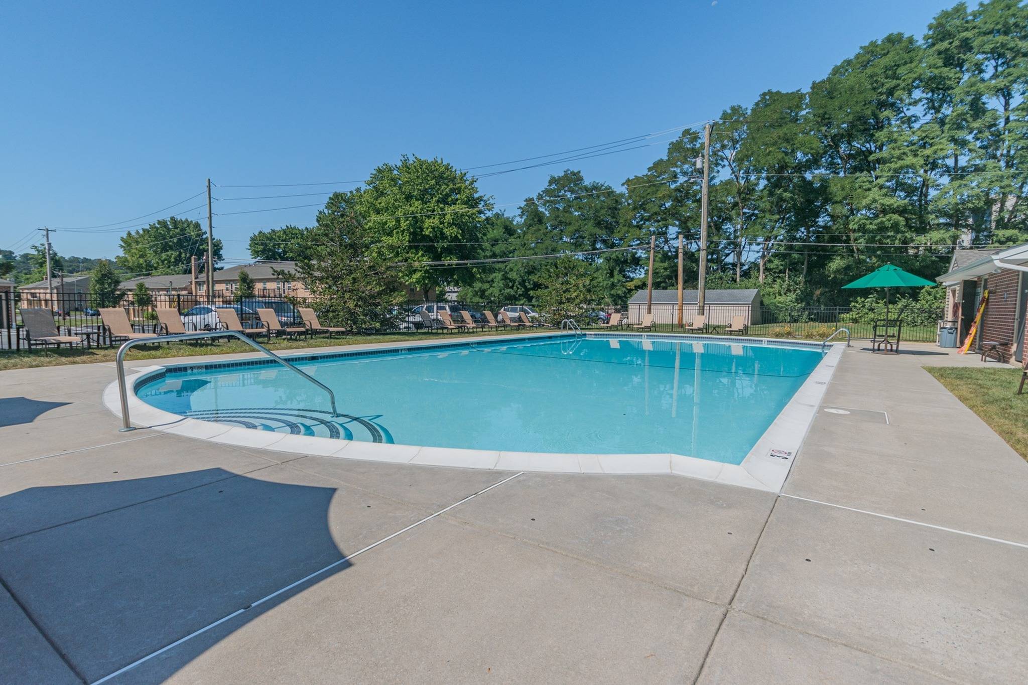 Woodland Plaza Apartments large swimming pool with tables and chairs