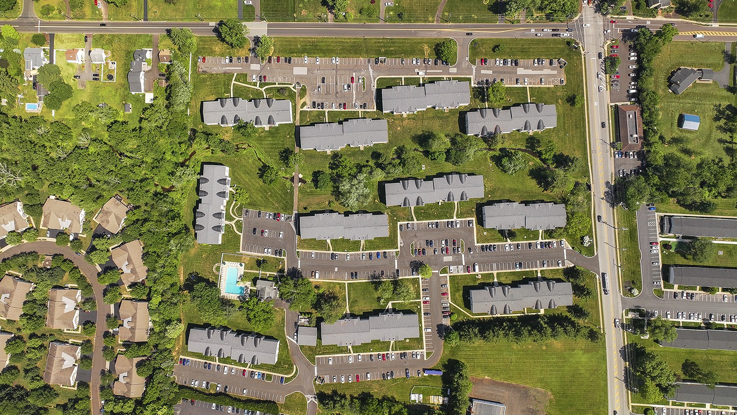 Aerial view of Valley Stream apartment complex in Lansdale, PA